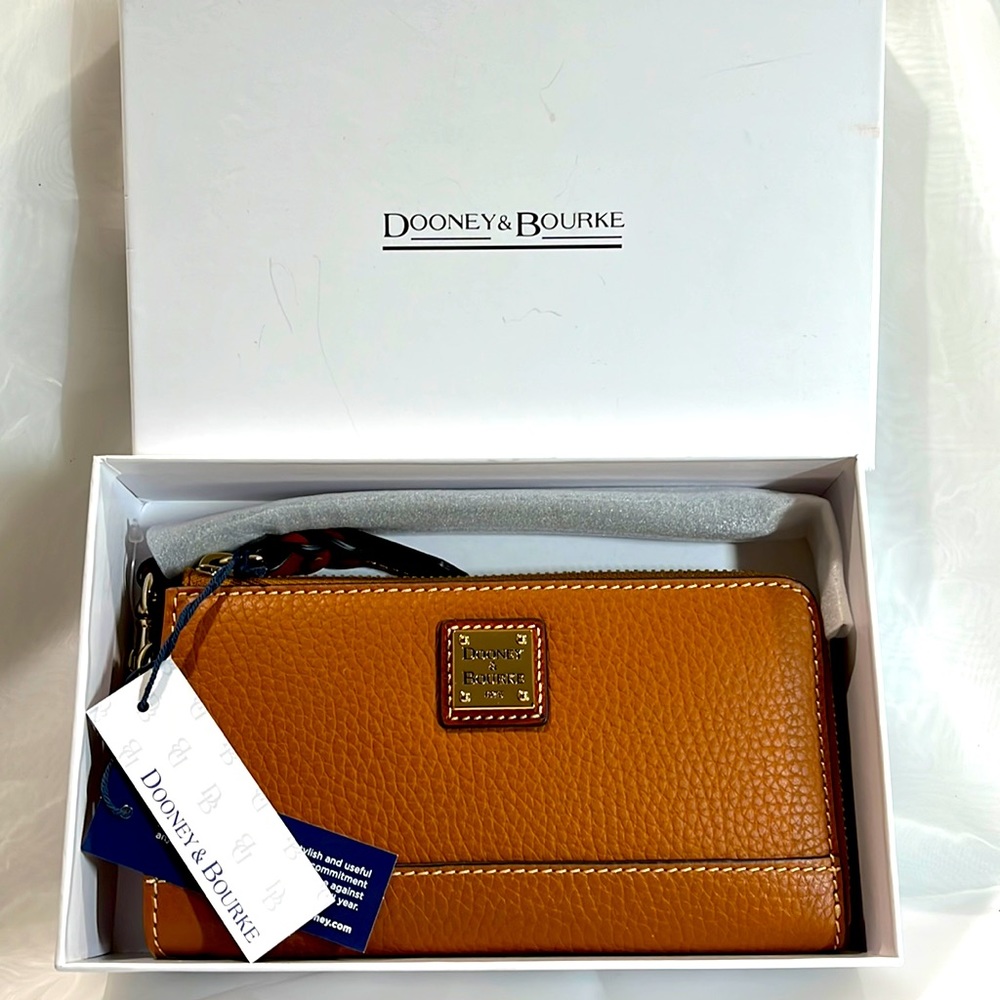 Lovely Dooney & Bourke wristlet wallet. Brand new with tags!